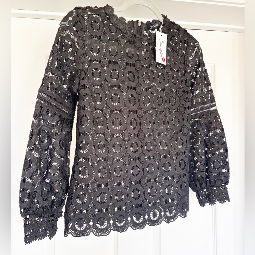 NWT Beautiful Lace Bell Sleeve Blouses - Picture 8 of 15